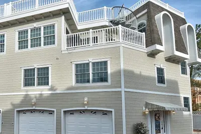 Image de Lbi Beachside Retreat, Lux Condo w Ascenseur, 4 B'Rooms, 3 Bath, New Listing