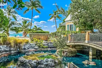 Image de Superbe Key West Style 4 chambres Oceanfront Pool Home - 75731 Overseas Hwy.