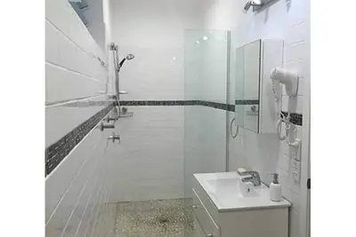 Image de Élégamment conçu avec une villa de bord de mer romantique