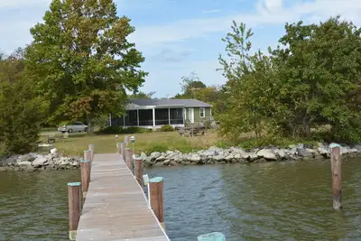 Image de Le Cottage at Heron Cove est un chalet confortable au bord de l'eau sur une péninsule isolée
