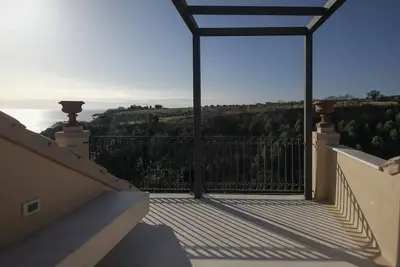Image de Maison restaurée au coeur de Torre di Palme dominant la mer Adriatique