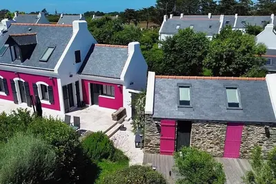 Image de Maison de charme avec dépendance en pierre près des plages de la côte sauvage.