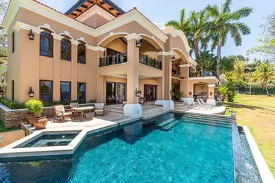 Image de Villa de luxe sur la plage à Flamingo avec de superbes équipements - service de ménage quotidien