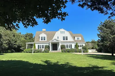 Image de Près du village et des plages d'Edgartown Nouveau Colonial hollandais personnalisé avec piscine