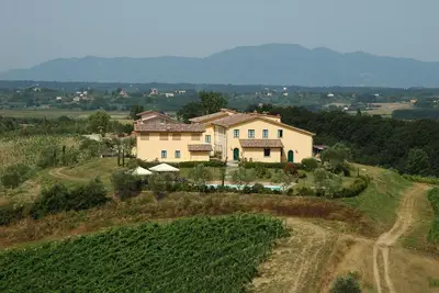 Image de Ferme située sur une colline avec chambres, appartements, piscine et restaurant agr