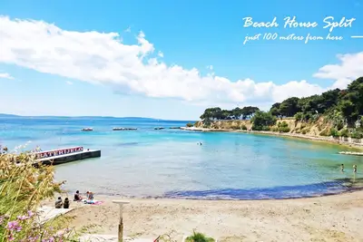 Image de Appartement privé au deuxième étage avec joli balcon à seulement 100m de la plage