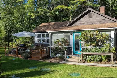 Image de Rare Wade-In Beachfront Cottage Avec Dock Pour Fun En Famille