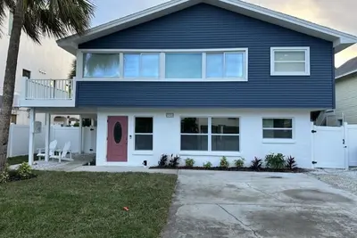 Image de The Great Escape, 63 marches menant à la plage, piscine chauffée, terrasse au 2e niveau avec vue sur l'océan