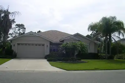 Image de Maison de luxe de 4 lits avec piscine privée chauffée et bain à remous située à Tara Plantation
