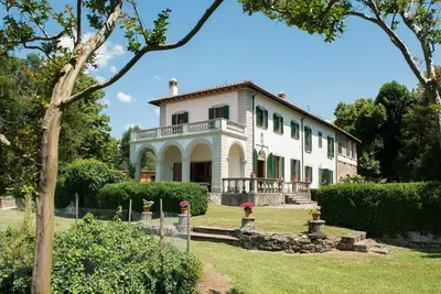 Image de location de vacances grande villa, l'Italie, près de Florence, Toscane, campagne, piscine, vue, internet wi-fi, à court terme