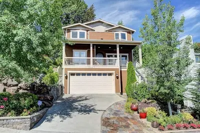 Image de Beautiful Seattle Home in Quiet Magnolia