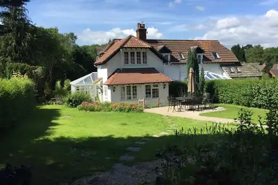 Image de Luxe New Forest Cottage, emplacement du village, parfait pour les plages et les attractions