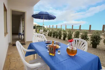 Appartement de trois pièces à 20 mètres de la plage de Terme Vigliatore