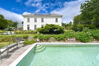 Image de Appartement à Epphaven avec piscine extérieure et jardins dans un manoir historique