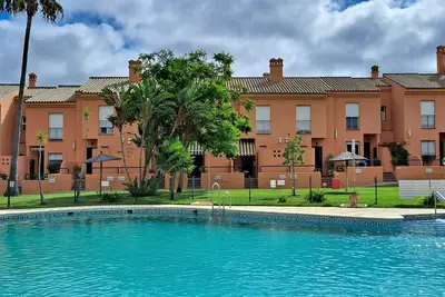 Image de Novo Sancti Petri Maison, 3 chambres, Jardin et de l'urbanisation