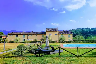 Image de SunnySide, ferme toscane sur les collines tranquilles de Lucques