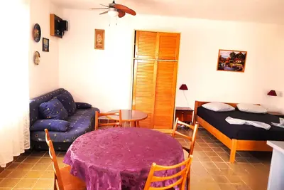 Image de A partir de 22 par jour. Situé à seulement 200 mètres de la plage avec une belle vue sur la mer