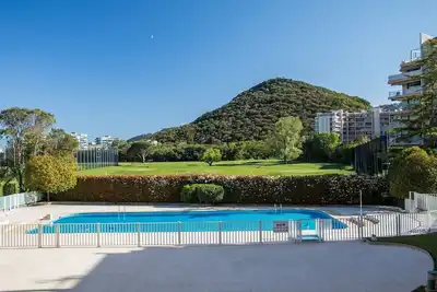 Image de 1 chambre, 4 personnes, piscine, parking, golf, plage et commerces