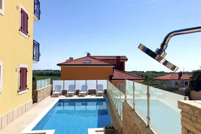 Image de Appartement 4 dans la villa à Savudrija, avec jardin piscine barbecue parking