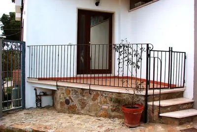 Image de Grand appartement de deux pièces avec grande chambre, petite terrasse à l'entrée et piscine