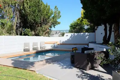 Image de Endroit calme au-dessus Somerset West, 4 chambres, 4 salles de bain, grand jardin, grande piscine