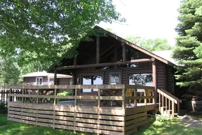 Image de Adventure North - Log Reunion Home avec une vue imprenable pour 15 à 20 personnes