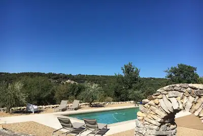 Image de Luberon - Menerbes - Mas du 17ème dans jardin 2 ha avec piscine chauffée et vue