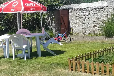 Image de maison en campagne, prés des plages et sentiers de randonnée dont le Gr34