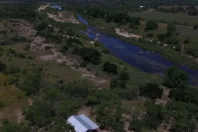 Image de Belle cabine avant de la rivière Llano près de Castell Baignade, pêche, kayak.