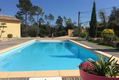 Image de Villa Spacieuse Au Calme A Sillans-La-Cascade En Provence\n3CHAMBRES- 2 S De B