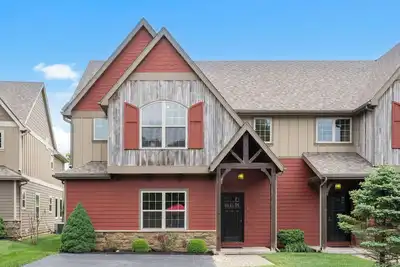 Image de Villa de luxe au bord d'un lac ~ Vue imprenable ~ 2 piscines ~ Commodités gratuites ~ Dock ~ Kayaks