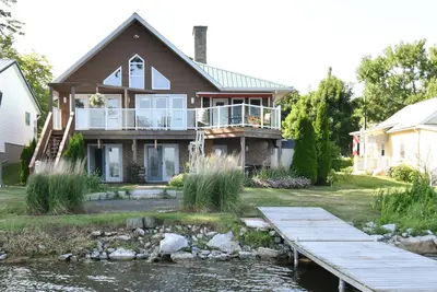 Image de La retraite au bord du lac West Lake House