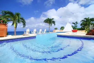 Image de Villa privée de 5 chambres avec chef et femme de ménage