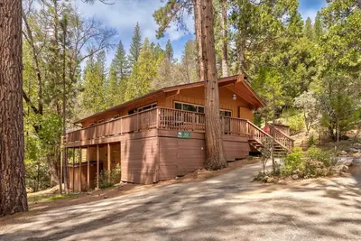 Image de La cabine Evergreen est un refuge personnalisé de 3 chambres, 2 salles de bain en montagne est idéal. . .