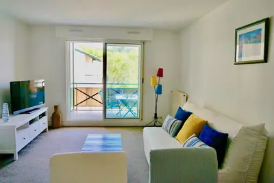 Image de T2 de 52m2, plage à 10 mn à pied, au calme, grande terrasse