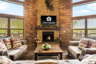 Image de Luxury Lakefront Lodge ~ Près de Silver Dollar City ~ Grande piscine ~ Dock ~ Kayaks ~ MiniGolf