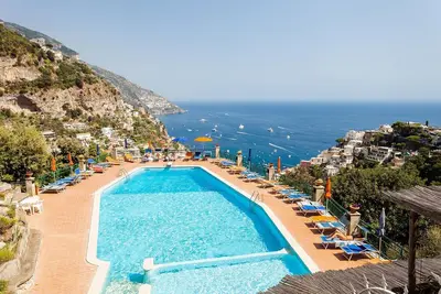 Image de Casa Dorothea 1 avec piscine et jardin panoramique, 3 chambres, 2 salles de bains, 6 couchages lettre