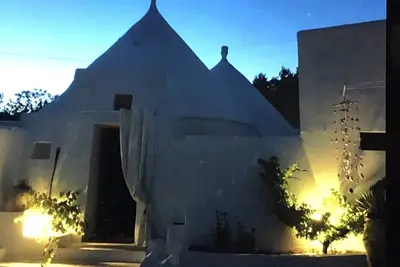 Image de Sycone. Trullo Panoramique Ancien. DÉPENDANCE Et Un Hectare De Terrain