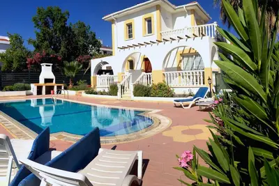 Image de Villa Orange, 3 chambres 2 salles de bain Villa-près de 2 plages de sable.