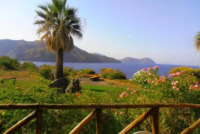 Image de Appartement panoramique avec grand patio Ă Vulcano