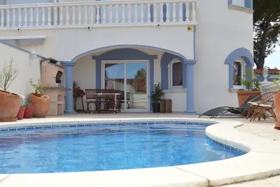 Image de Belle maison avec piscine à côté de la plage d'Empuriabrava