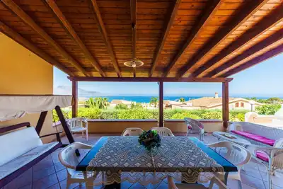 Image de Piscine, au bord de la mer, vue sur la mer