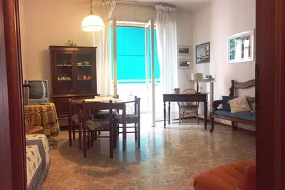 Image de Santa Margherita Ligure, grand appartement de 3 pièces avec balcon à l'intérieur d'un parc fleuri
