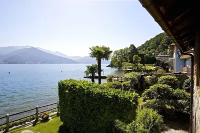Image de 2 ½ pièces Rustico avec grande terrasse dans un bon endroit calme et ensoleillé sur la plage