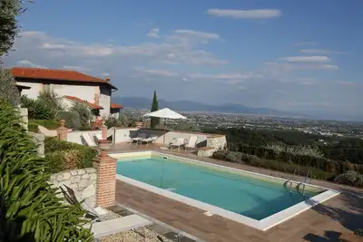 Image de Appartement dans villa ancienne avec piscine: idéal pour se détendre et visiter les villes d'art