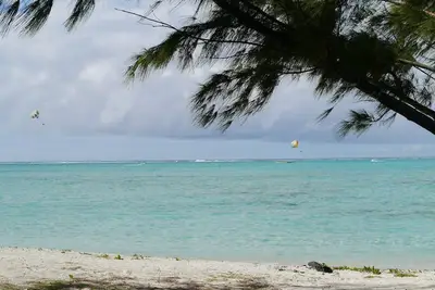 Image de appartement haut de gamme sur la longue plage blanche
