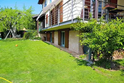 Image de Idéalement situé appartement de 3 chambres avec un grand jardin, à seulement 100 mètres du lac