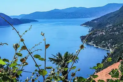 Image de Charme 3 chambres Rustico dans un endroit calme et ensoleillé, avec une belle vue sur le lac