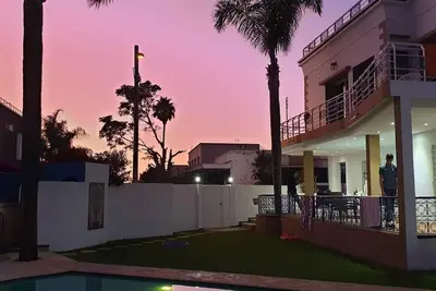Image de Grande villa de 3 chambres avec piscine