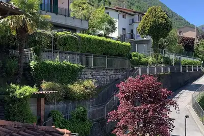 Image de individuelle meublée avec goût maison de 6 chambres avec piscine et plage privée